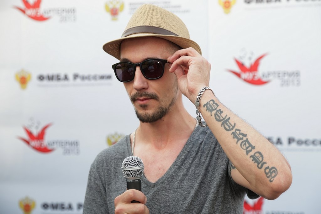 МУЗАРТЕРИЯ-2013 - интервью с солистом группы "Пицца" Сергеем Приказчиковым 