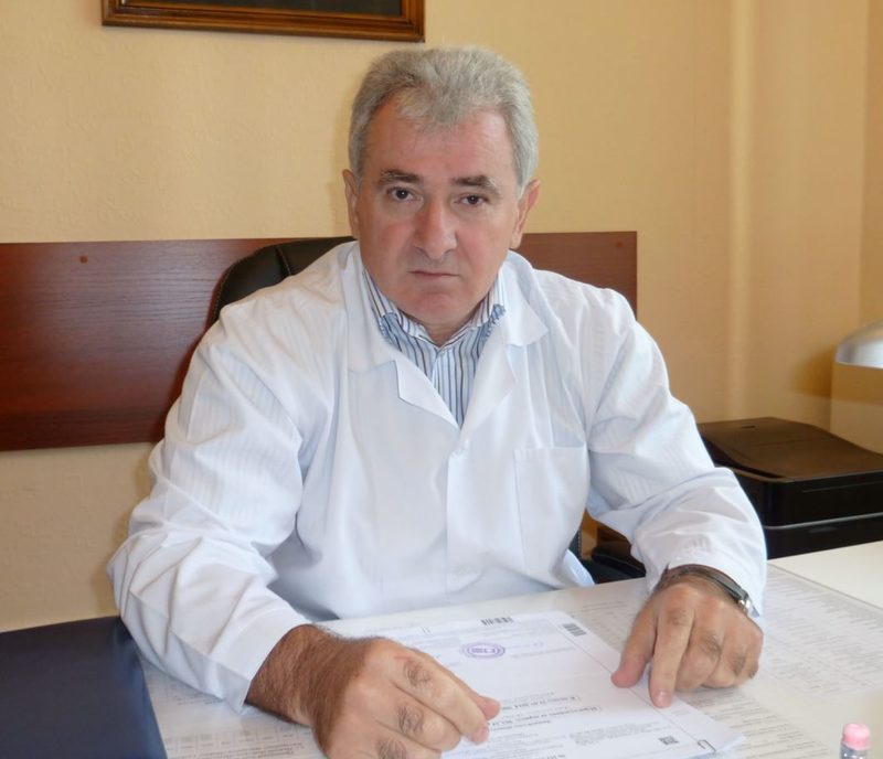 Заслуженный работник здравоохранения, главный врач Мурманской Областной станции переливания крови Киракос  Суренович Аветисян