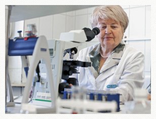 Работа с донорами предполагает активное участие сотрудников станций переливания крови в решении проблем доноров, а также требует внимательного и доброго отношения к ним