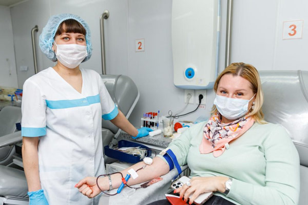 Сотрудники «Роснефти» сдали кровь для пополнения запасов Тюменской областной станции переливания крови