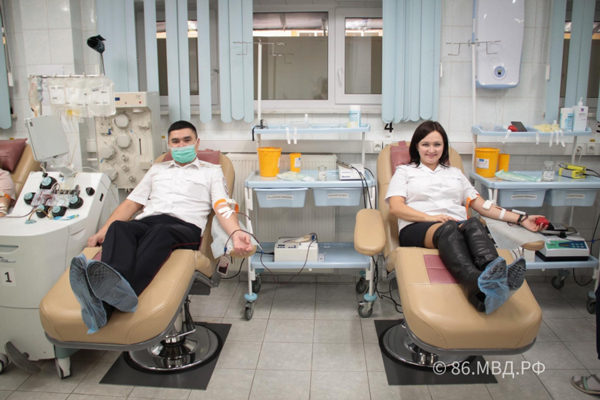 Полицейские Югры не меняют традиции! Акция «Полицейский – донор» прошла в День сотрудников органов внутренних дел