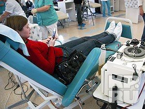 Рекордными по числу доноров стали минувшие выходные в Новосибирском центре крови 