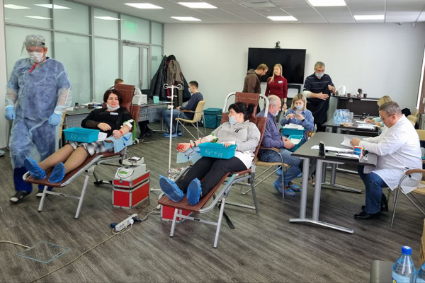 Работники «Красноярскэнергосбыта» помогают спасать жизни: за 2023 год энергетики сдали более 150 литров крови