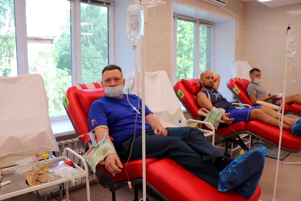 В столице Республики Коми спасатели сдали кровь и призвали общественность присоединиться к донорскому движению