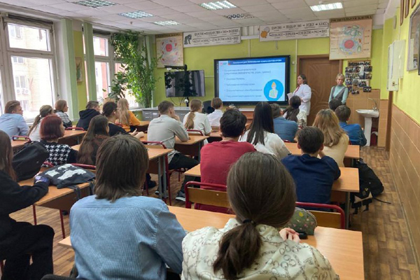 Специалисты Центра крови ФМБА России провели первый донорский урок для учащихся медицинских классов