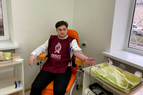 Студенты Президентской Академии – активные участники акции по сдаче крови «Ты не один» на Ставрополье