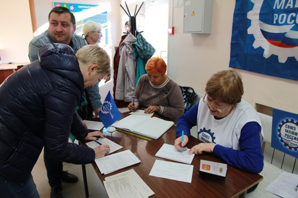 В Омском НИИ приборостроения прошел традиционный День донора