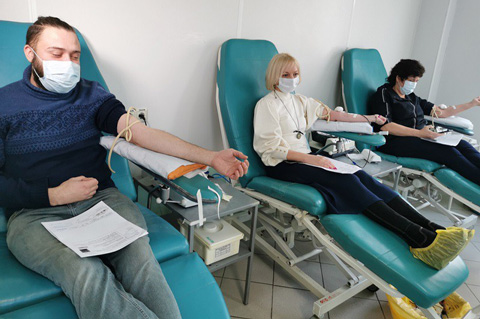 В свой профессиональный праздник ульяновские журналисты сдали кровь на областной станции переливания крови