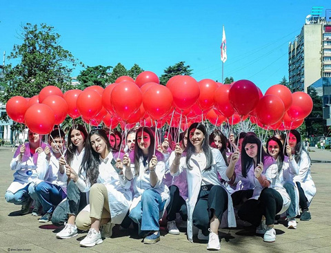 В Сочи состоялся флешмоб ко Всемирному дню донора крови