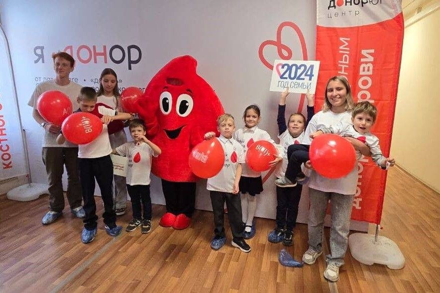 В Ростове родители взяли с собой детей на сдачу крови
