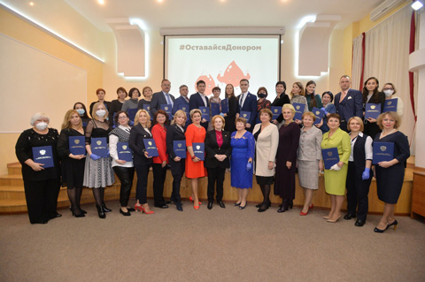 Вероника Скворцова вручила Благодарственные письма Президента Российской Федерации специалистам Службы крови