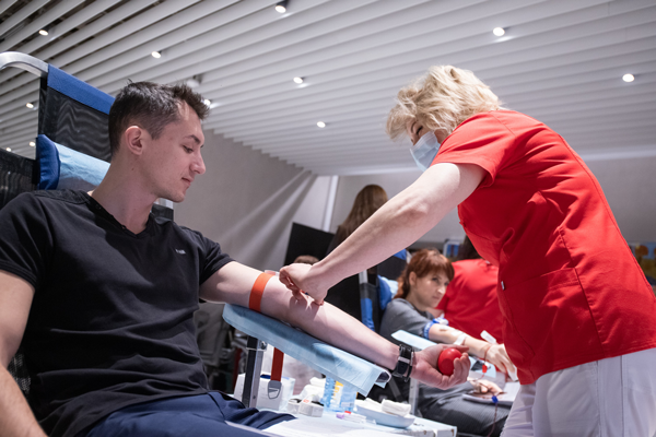 Министерство экономического развития приняло участие в благотворительной акции по сбору крови в рамках #Щедрыйвторник 