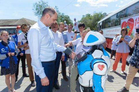 Донор-легенда, «Земляне» и Робот Майбот: в Оренбурге отметили День донора