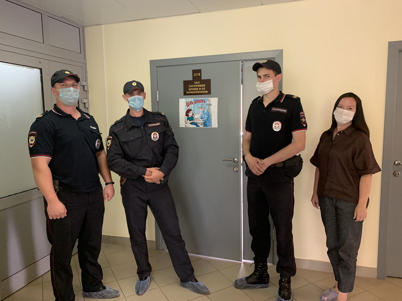 Сотрудники полиции Московского метрополитена приняли участие в добровольной донации 