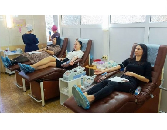 Более 2500 крымчан приняли участие в апрельских донорских акциях