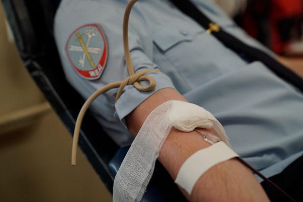 Доноры в погонах провели предновогоднюю акцию