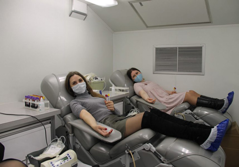 В Орле сотрудники Пенсионного фонда сдали около 30 литров крови