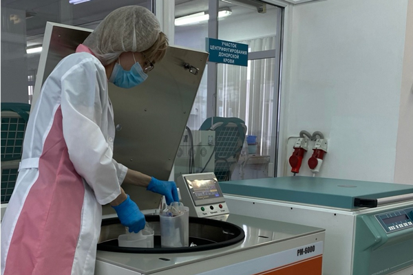 В Кировском центре крови за год заготовлено более 11 тысяч литров консервированной донорской крови