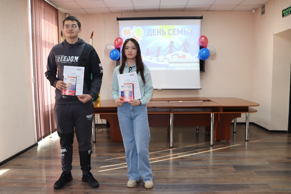 Судебные приставы Республики Алтай в «Семейный день» чествовали доноров и молодых избирателей