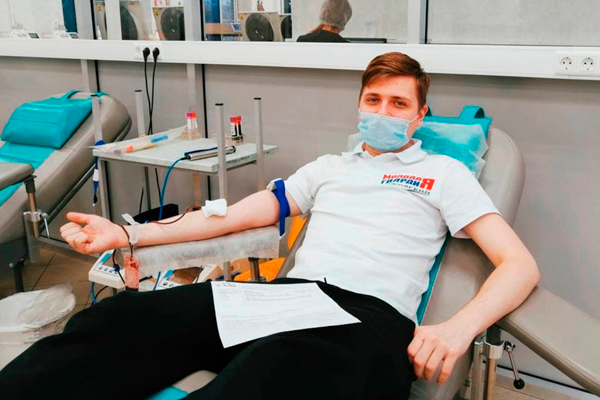 Более 350 российских молодогвардейцев стали донорами крови на новогодних праздниках