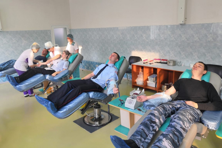 Своей кровью во имя спасения жизней поделились сотрудники Госавтоинспекции Уссурийска