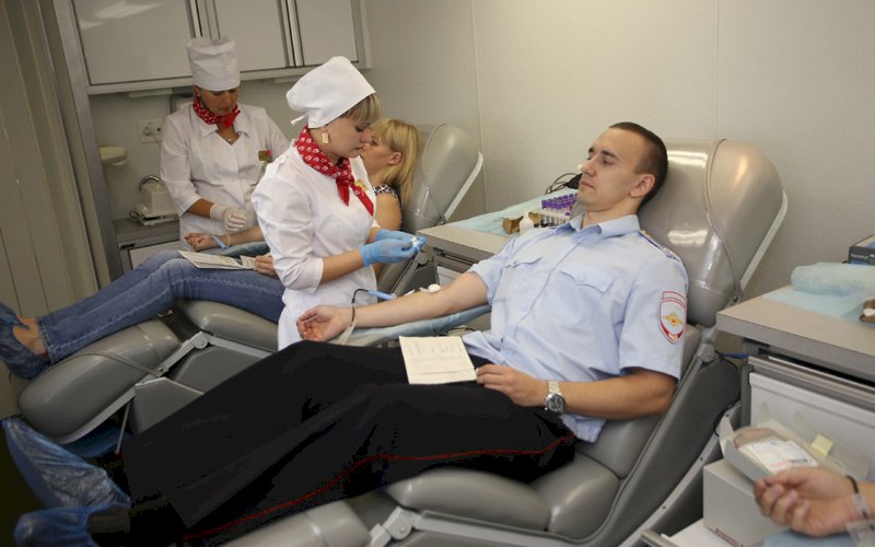 Полицейские Мордовии сдали более 50 литров крови