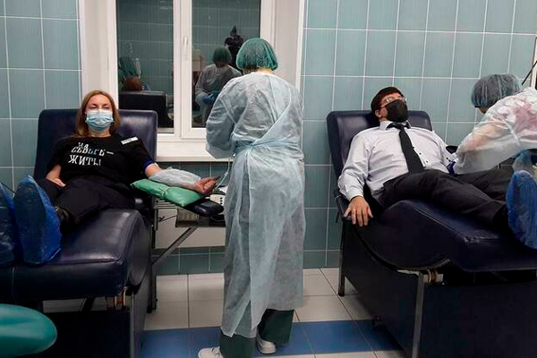 В Мурманской областной станции переливания крови прошла благотворительная акция, приуроченная ко Дню волонтера