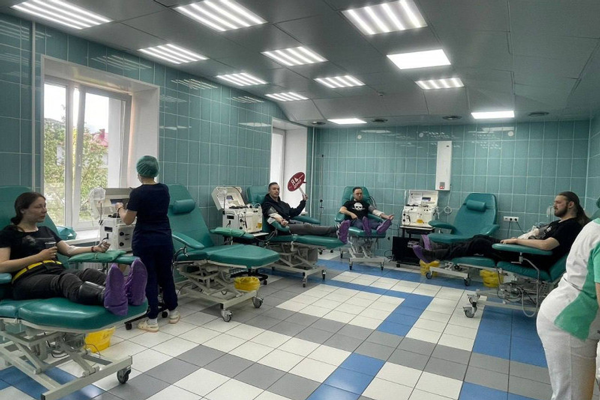 Центр крови имени О.К. Гаврилова провел в московском офисе «Сбера» донорскую акцию, посвященную Дню защиты детей