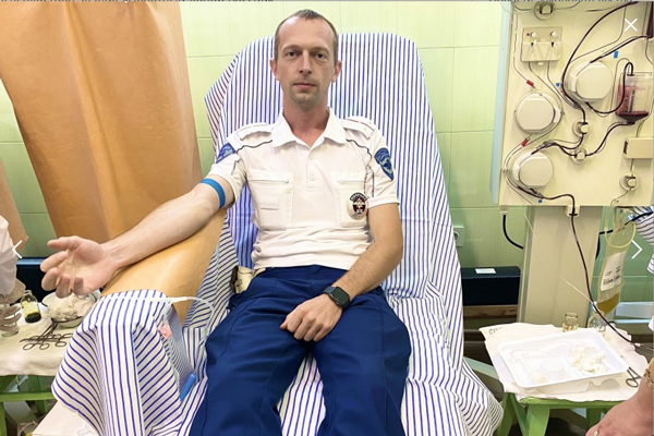 Сотрудники Госавтоинспекции Севастополя сдали кровь и призвали общественность присоединиться к донорскому движению