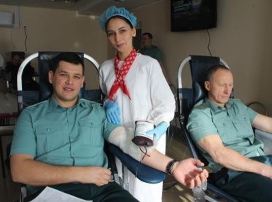 Хабаровские таможенники отметили дату создания ведомства донорской акцией