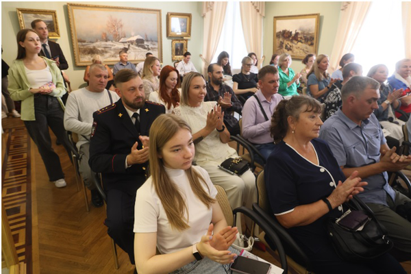 23 красноярца стали почетными донорами России