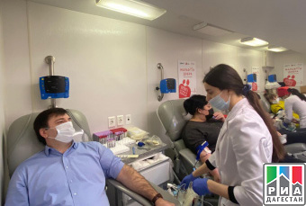 Около 100 кизлярцев сдали более 40 литров донорской крови