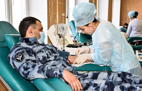 В столице Адыгеи росгвардейцы присоединились к добровольной донорской акции