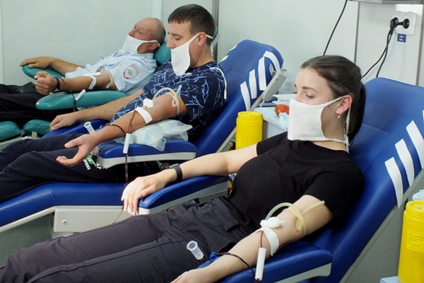 Брянские полицейские приняли участие в благотворительной акции по сдаче донорской крови, приуроченной ко Дню знаний