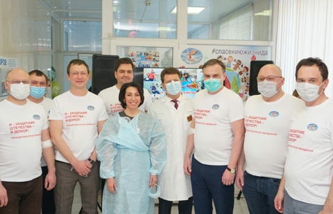 Оренбуржцам вручены нагрудные знаки «Почетный донор России»