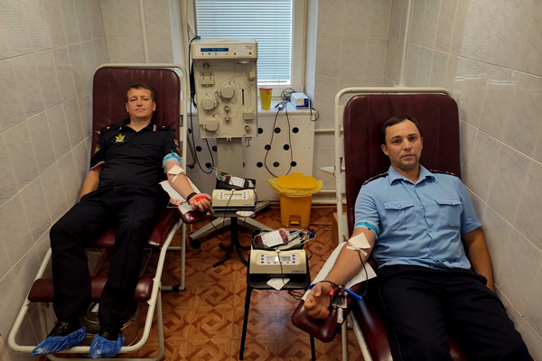 Капелькой донорской крови судебные приставы Ростовской области спасают жизни