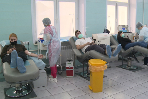 Астраханская молодежь сдала кровь в День российского студенчества