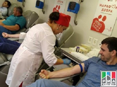Медики из Кизляра сдали кровь в поддержку донорства