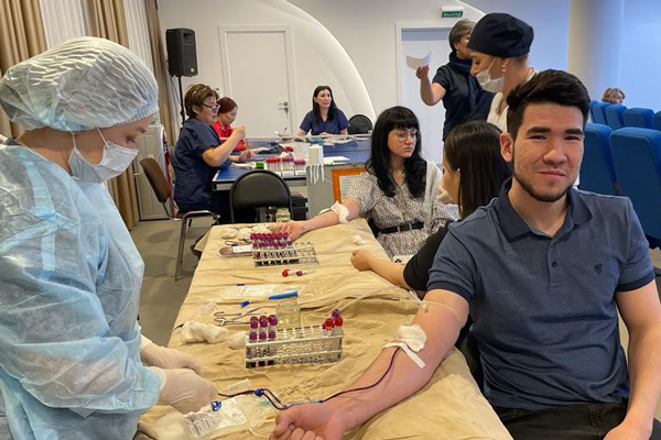 Энергетики «Якутскэнерго» сдали кровь для пациентов Национального центра медицины Якутии