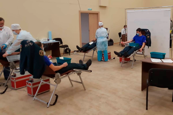 Красноярские спасатели провели донорскую акцию «Спасдень»