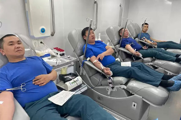 Жители четырех районов Калмыкии сдали более 270 литров крови