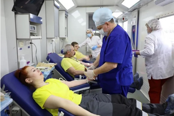 Для спасения жизней: сотрудники Куйбышевского нефтеперерабатывающего завода в Самаре присоединились к акции по сдаче крови