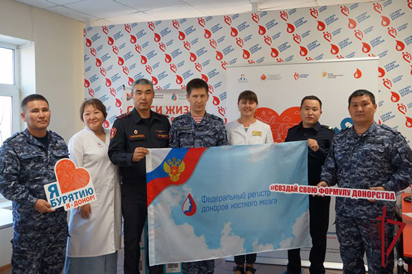В Улан-Удэ росгвардейцы сдали донорскую кровь
