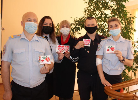 В Уссурийске Приморского края сотрудники полиции сдали кровь для пострадавших в дорожно-транспортных происшествиях