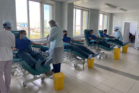 #30добрыхдел: Сотрудники противопожарной службы Якутии сдали кровь 