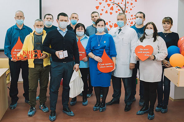 В Кирове состоялось вручение нагрудных знаков «Почетный донор»