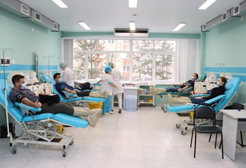 В Тюмени в День донора собрали около 15 литров крови