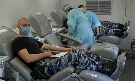 В Екатеринбурге бойцы Росгвардии поддержали Всероссийскую донорскую акцию