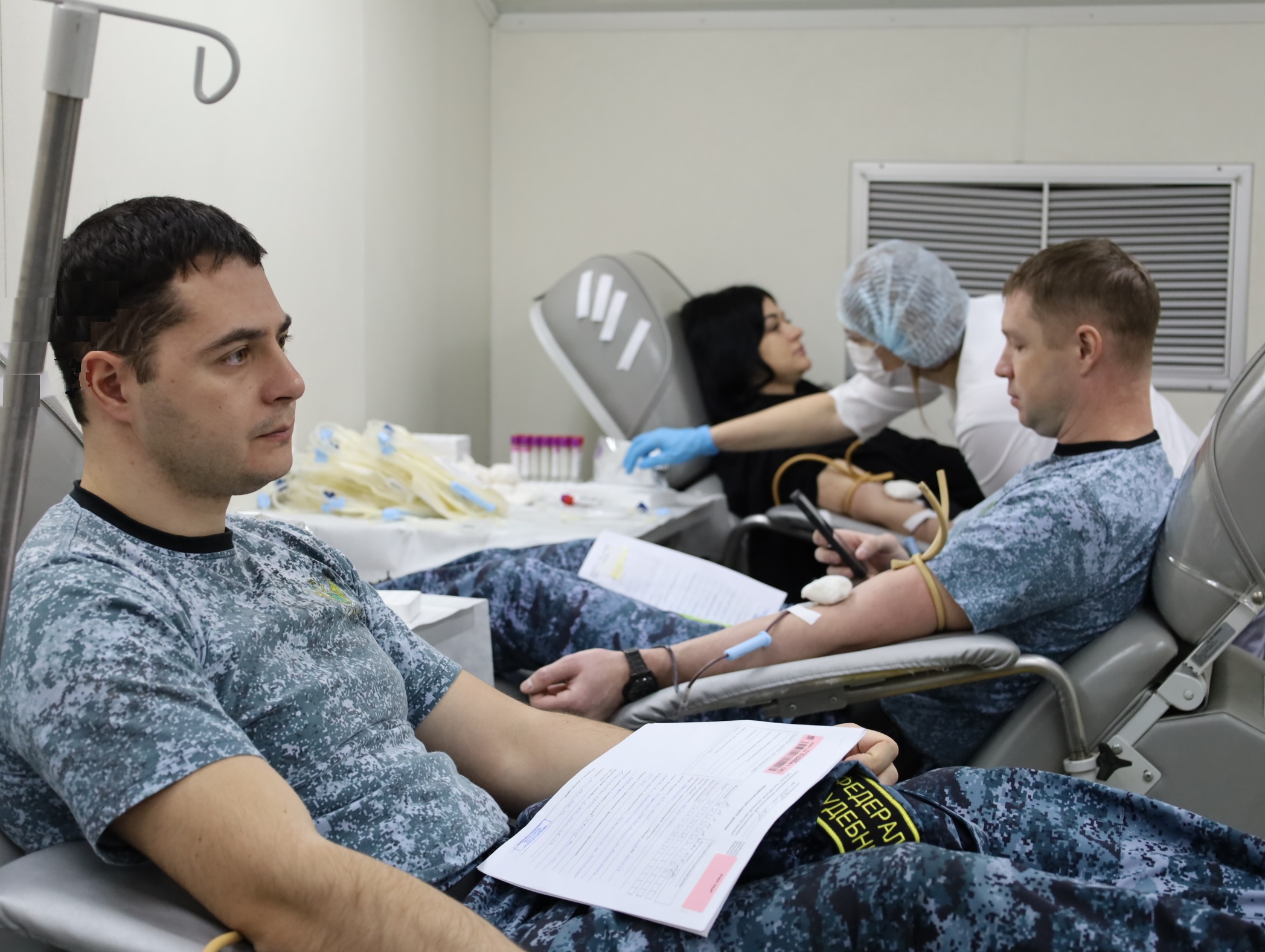 Акцию по сдаче крови провели судебные приставы в городе Барнауле