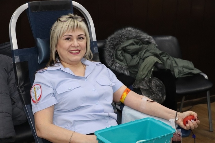 Красноярские полицейские безвозмездно сдали кровь